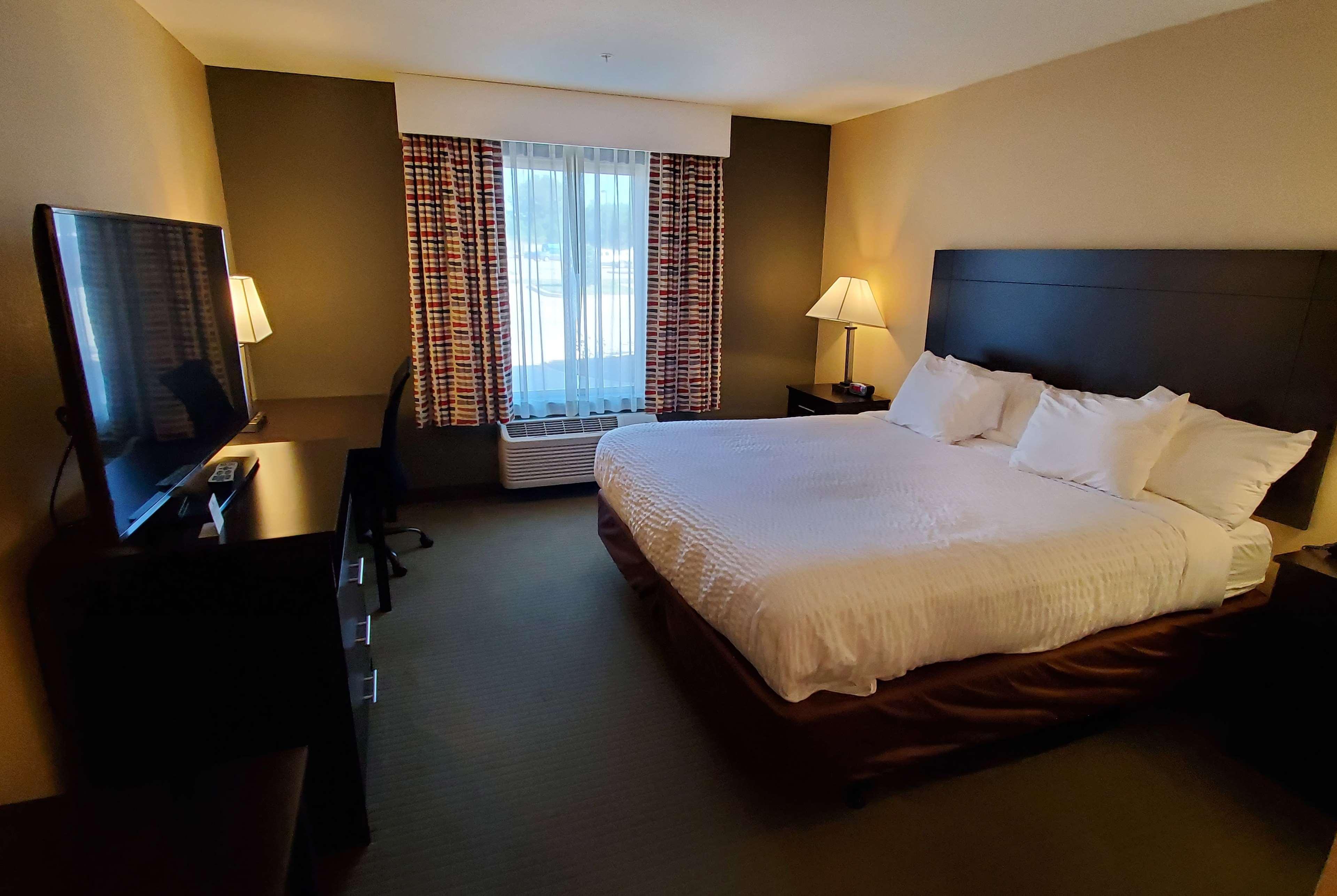 Days Inn & Suites By Wyndham Florence/Jackson Area Экстерьер фото