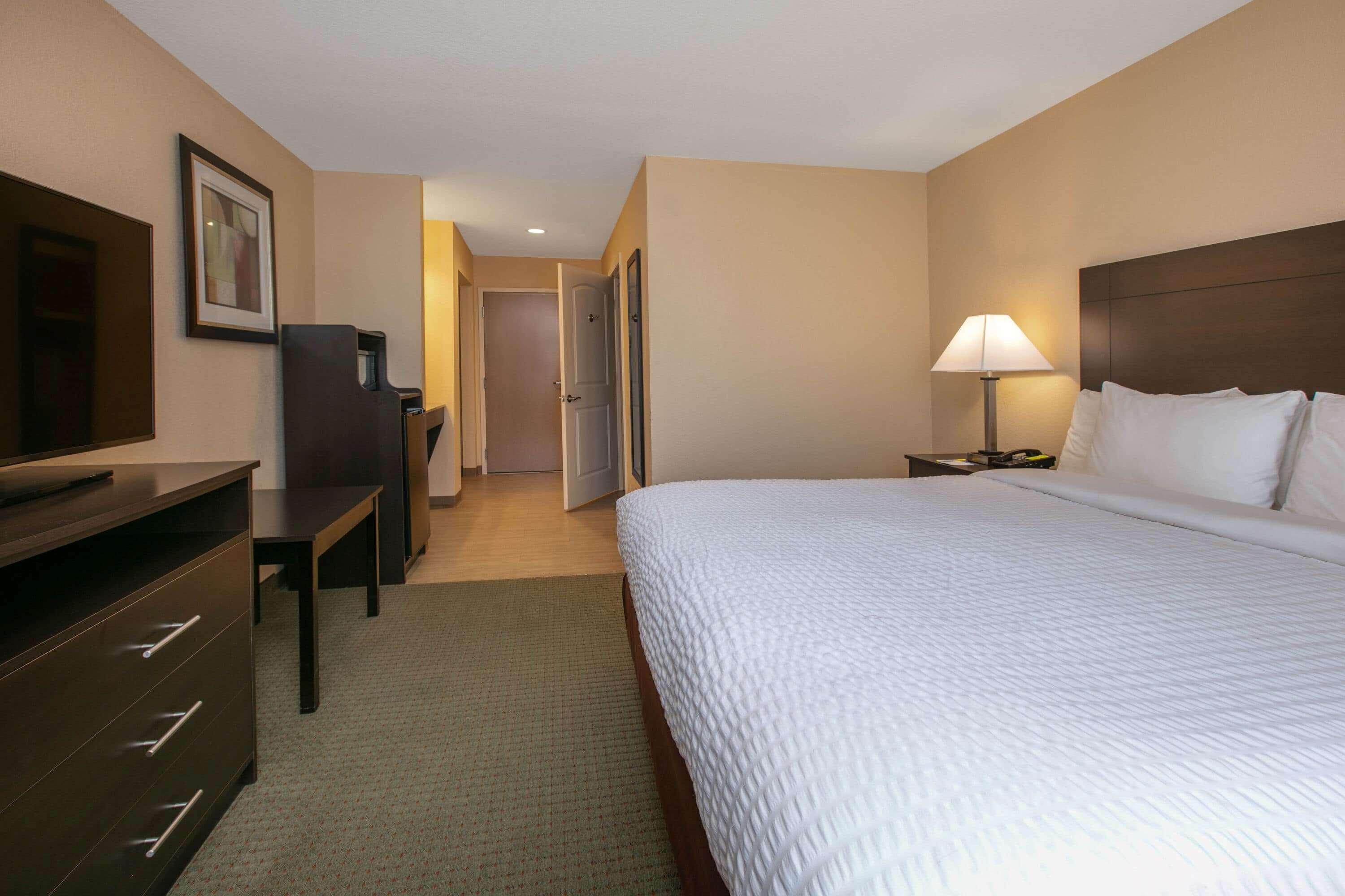 Days Inn & Suites By Wyndham Florence/Jackson Area Экстерьер фото