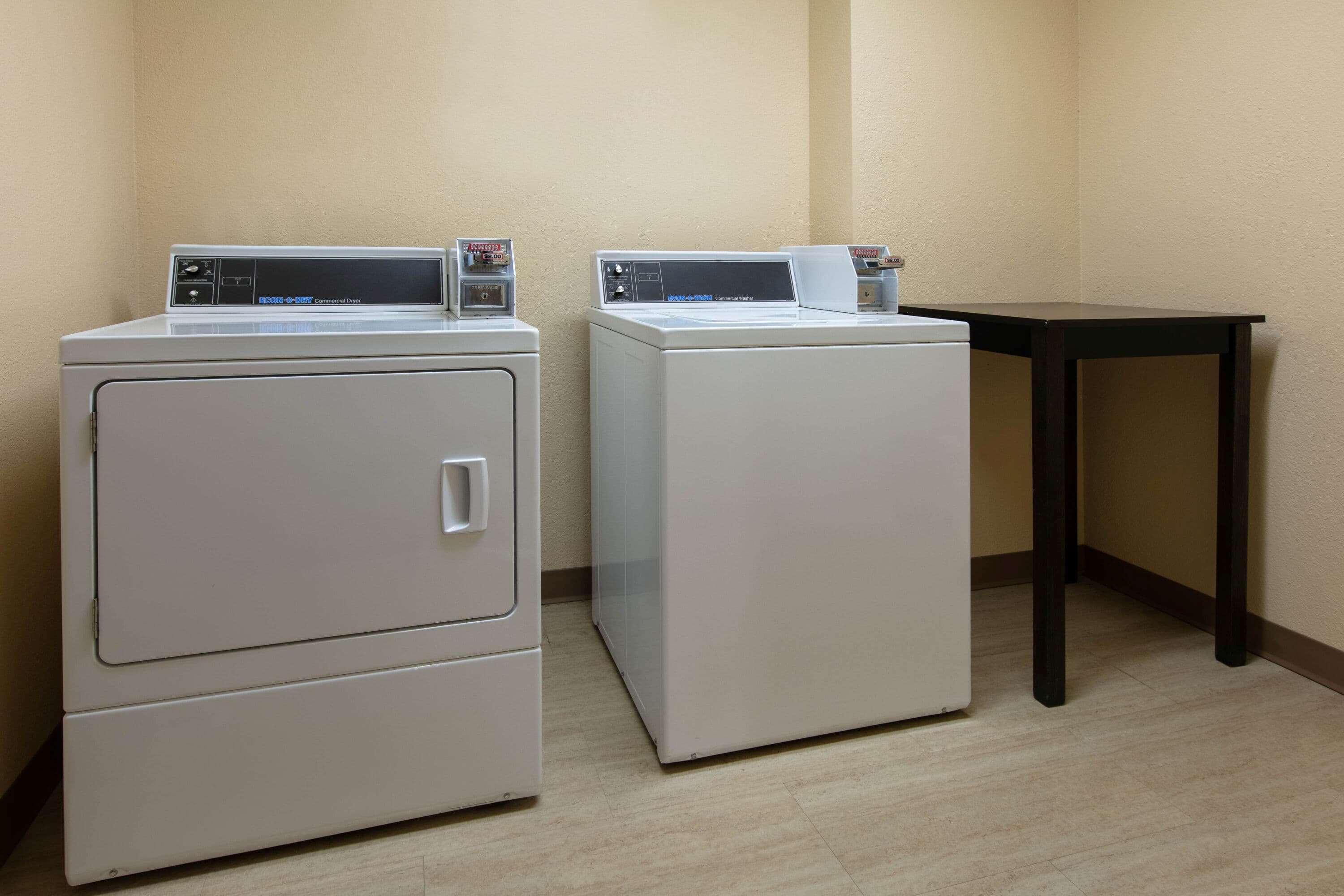 Days Inn & Suites By Wyndham Florence/Jackson Area Экстерьер фото