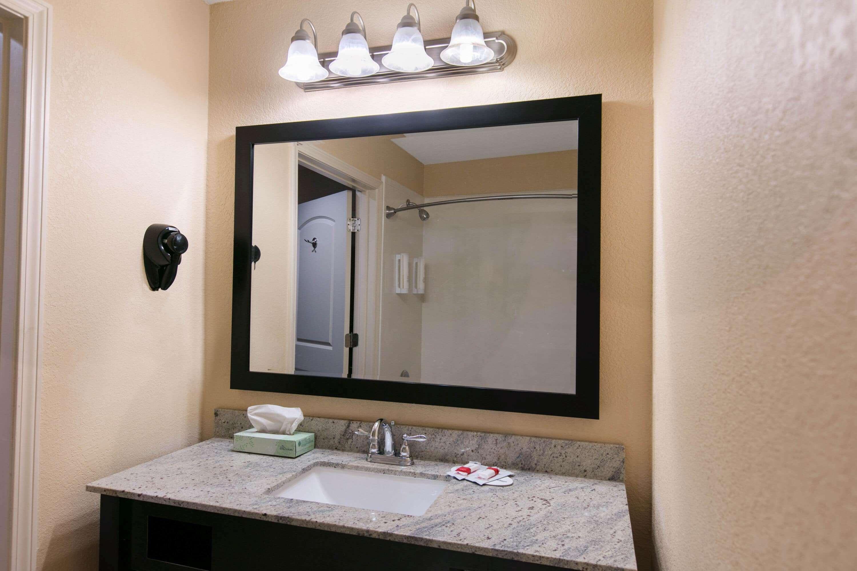 Days Inn & Suites By Wyndham Florence/Jackson Area Экстерьер фото
