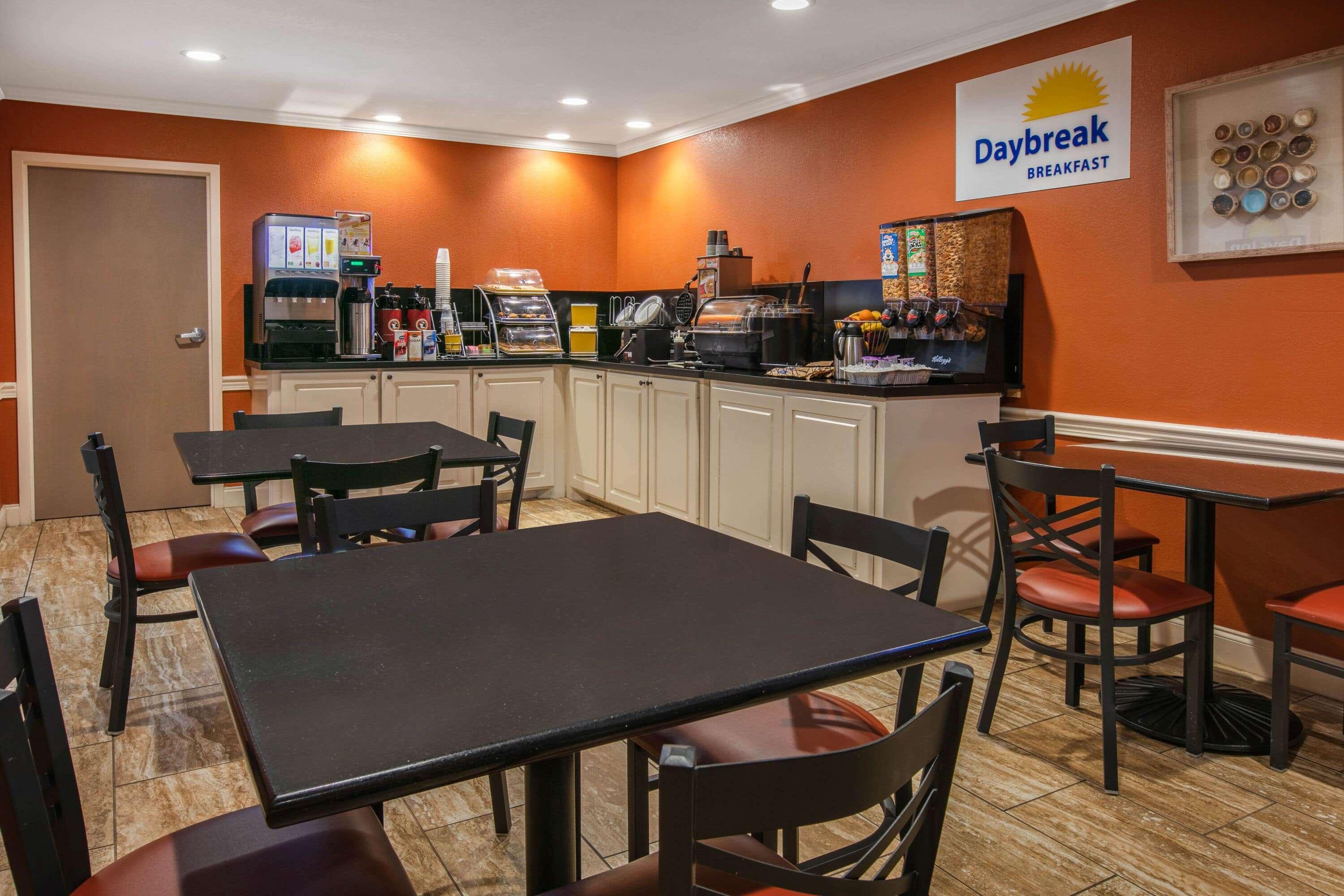 Days Inn & Suites By Wyndham Florence/Jackson Area Экстерьер фото