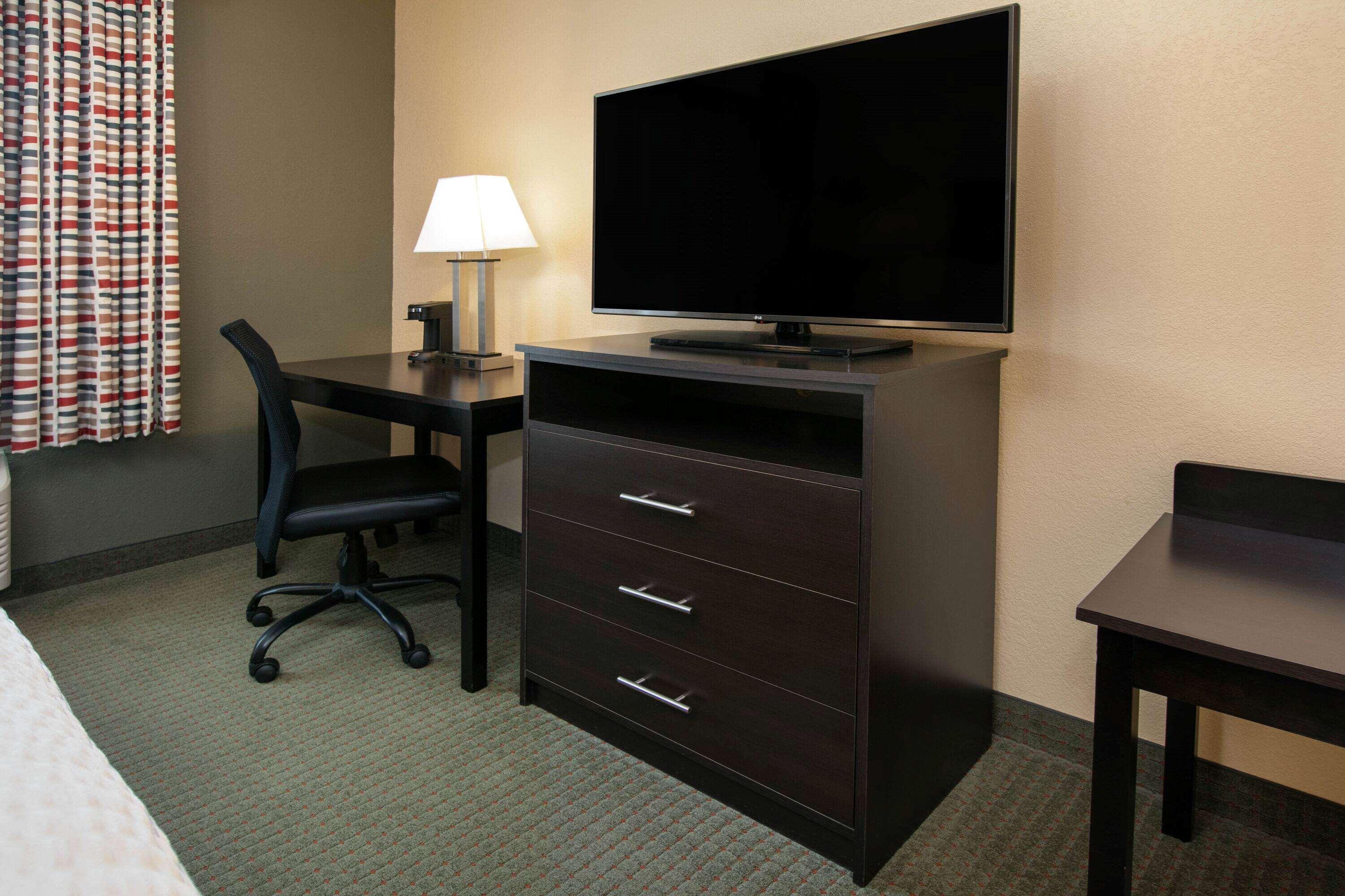 Days Inn & Suites By Wyndham Florence/Jackson Area Экстерьер фото